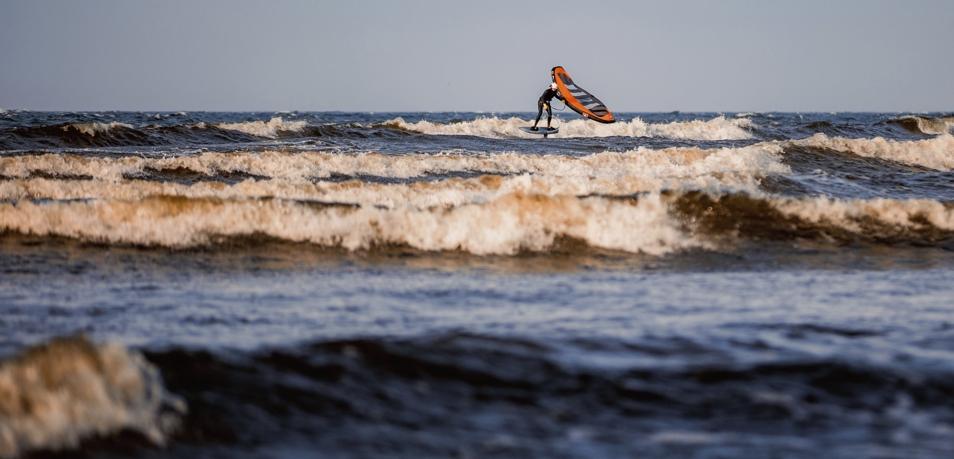 Laulasmaa surfikooli juhendaja Kristjan Kiisk on küll juba 30 aastat purjelauda sõitnud, kuid viimastel aastatel on tema südame võitnud foilimine.…
Source