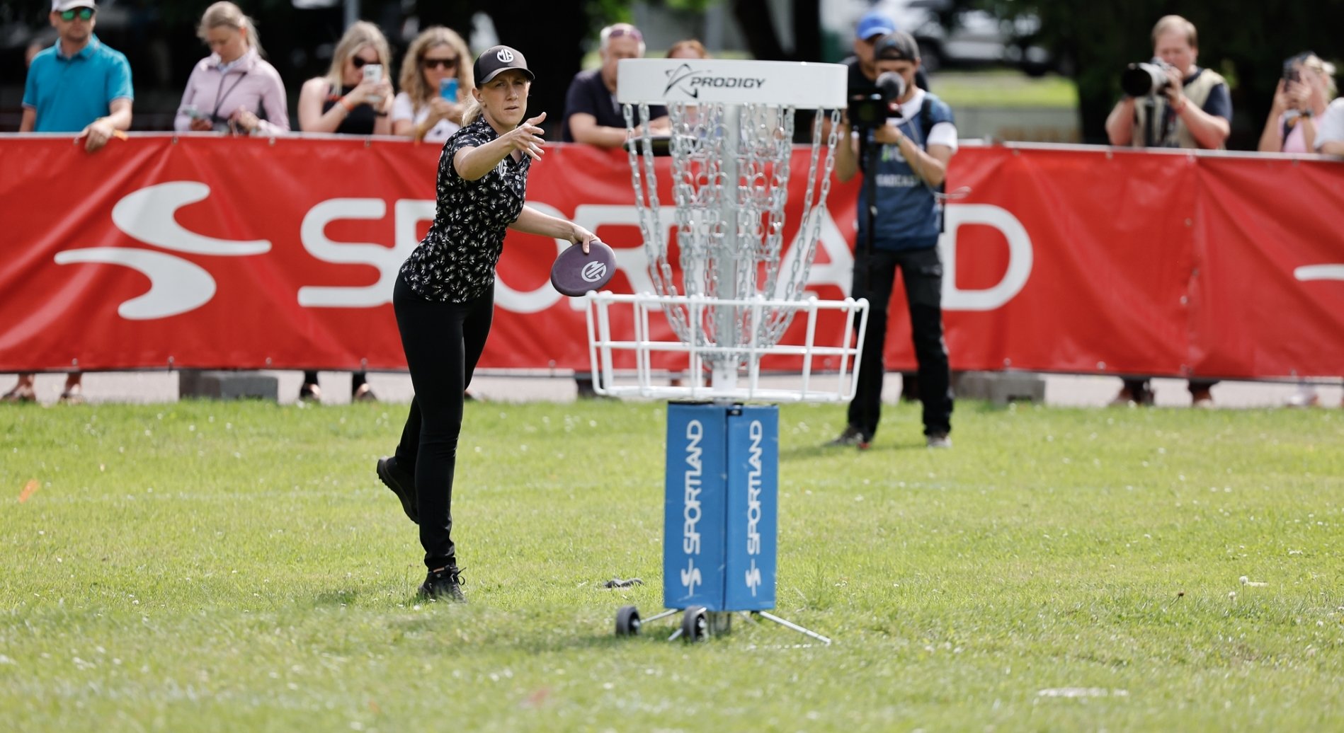 Kui eelmisel suvel oli Tallinnas toimunud Euroopa Discgolfi Festivali näol tegu maailma karikasarja etapiga, siis sel aastal juba suure slämmi…
Source
