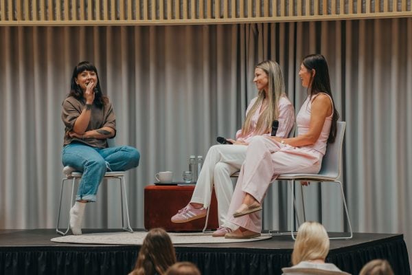 Peakorraldajad Kadi ja Milli koos Sandra Sillamaaga