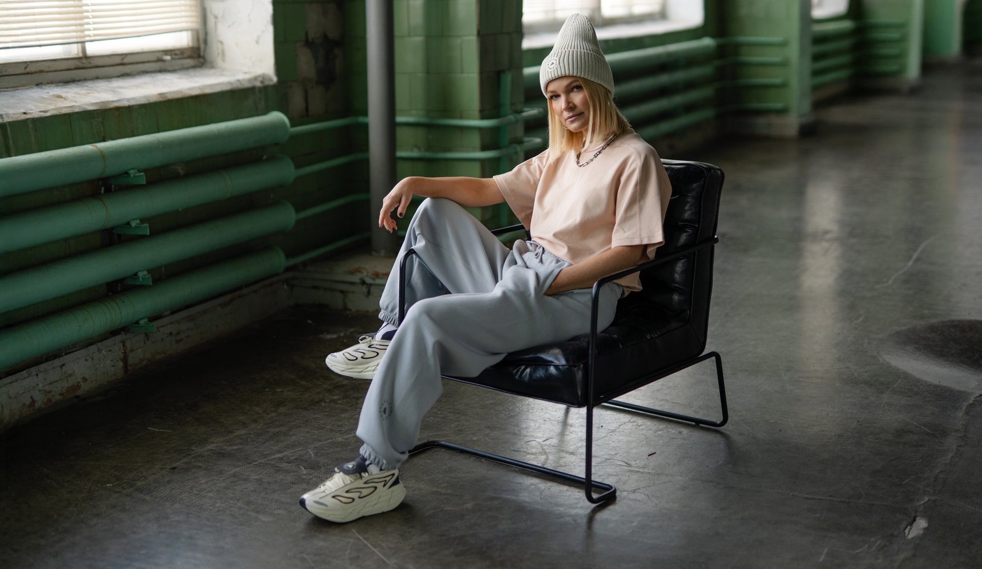 Disainer, stilist ning Anne&Stiili moe- ja ilutoimetaja Karolin Kuusik armastab mugavust, kuid ei karda ka ekstreemsusi. Rääkisime Karoliniga spordiriiete trend