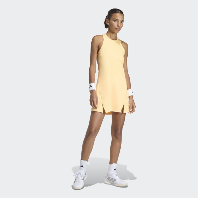 sachin and babi light blue dress 10 Nightclub Style Hacks To Help You Dominate The Dancefloor