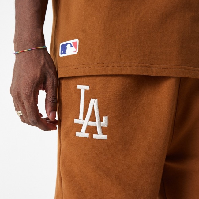 New Era MLB LOS ANGELES DODGERS LEAGUE ESSENTIALS TEE - Article de supporter - stone/brown/écru